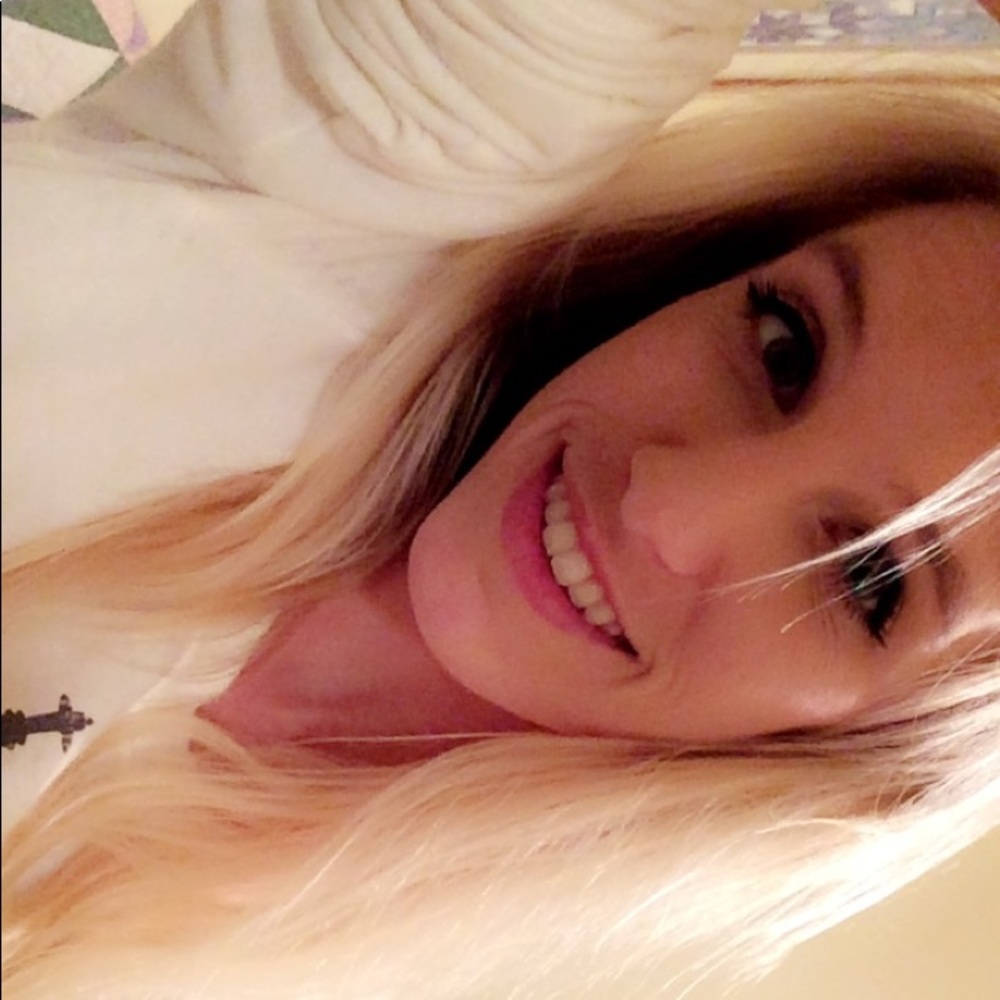 Meet your Posher, Danae